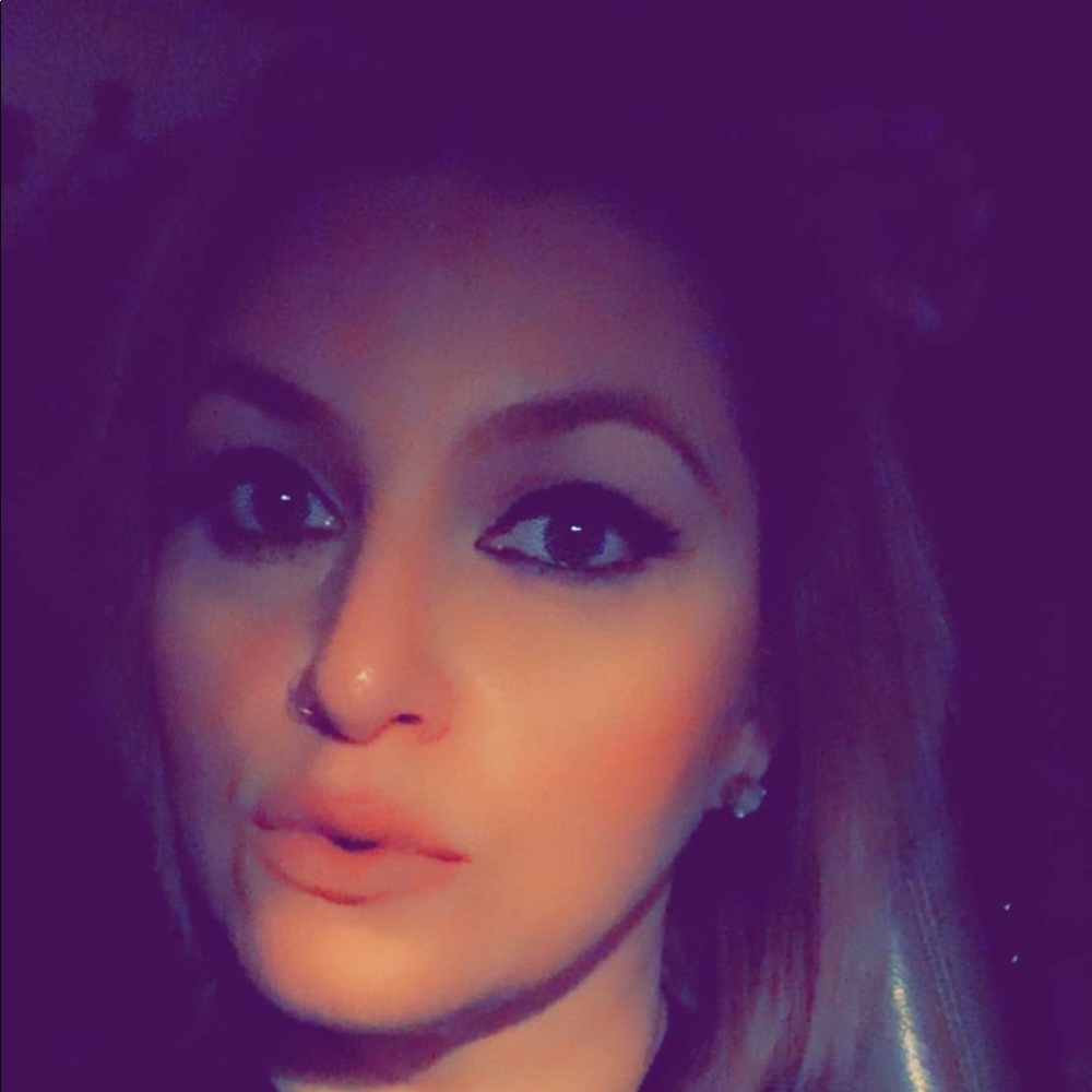 Meet your Posher, Evelyn